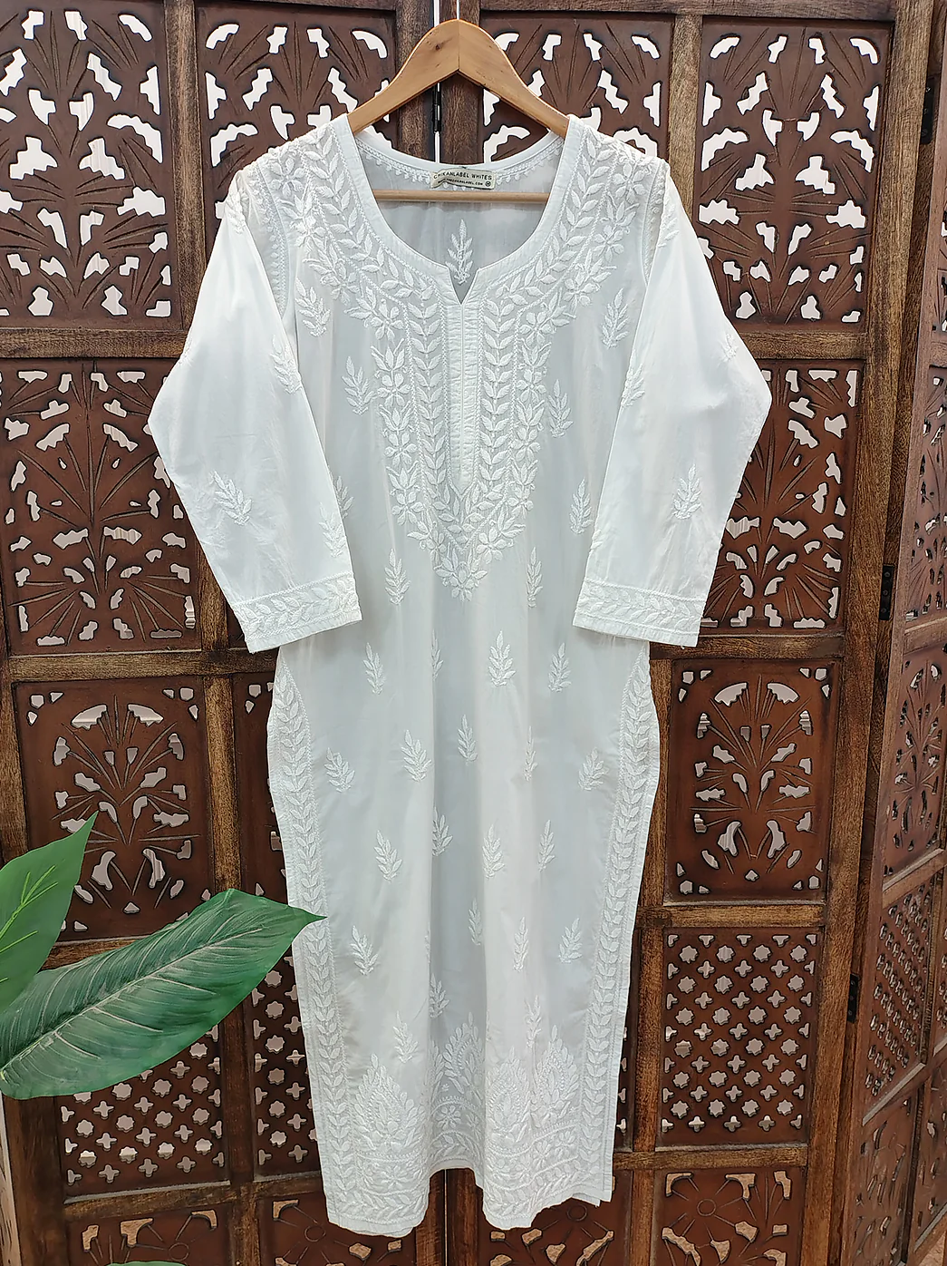 Aabida Mulmul Chikankari Straight Kurti- White - Image 3