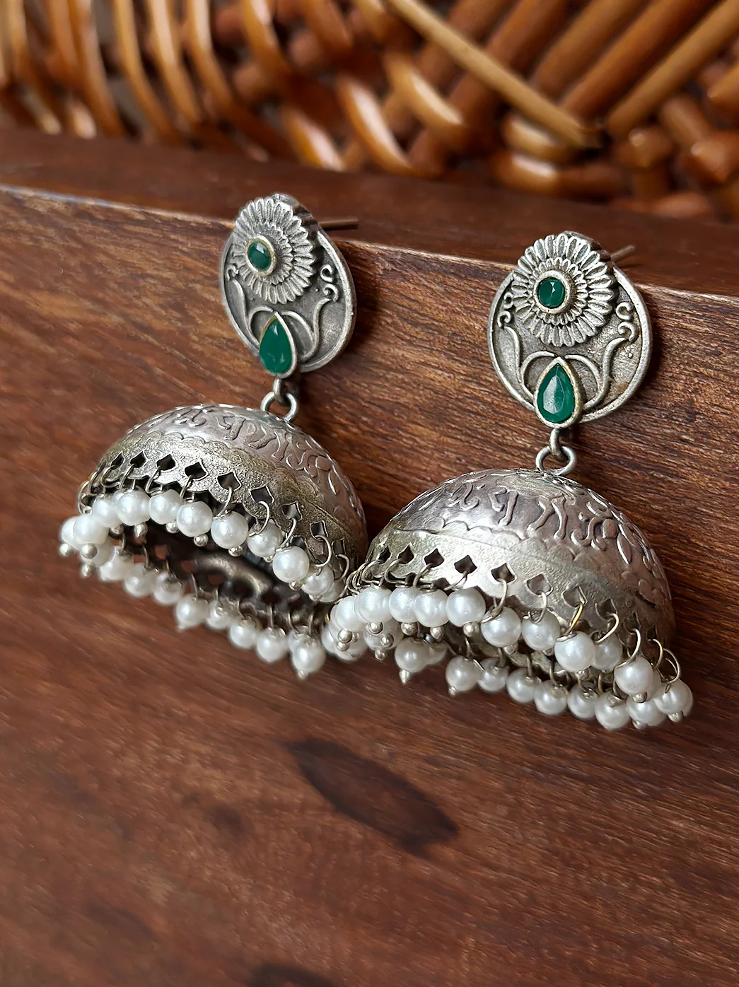 Oxidized Handcrafted Green Kundan Jhumka Earring with Pearl - Image 3