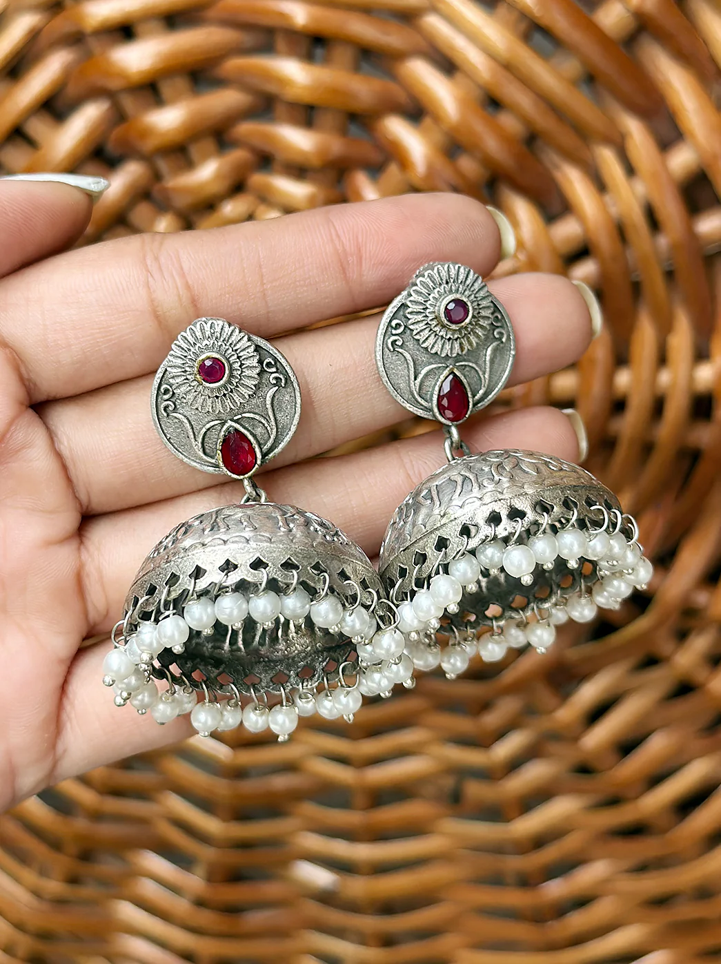 Oxidized Handcrafted Red Kundan Jhumka Earring with Pearl - Image 6