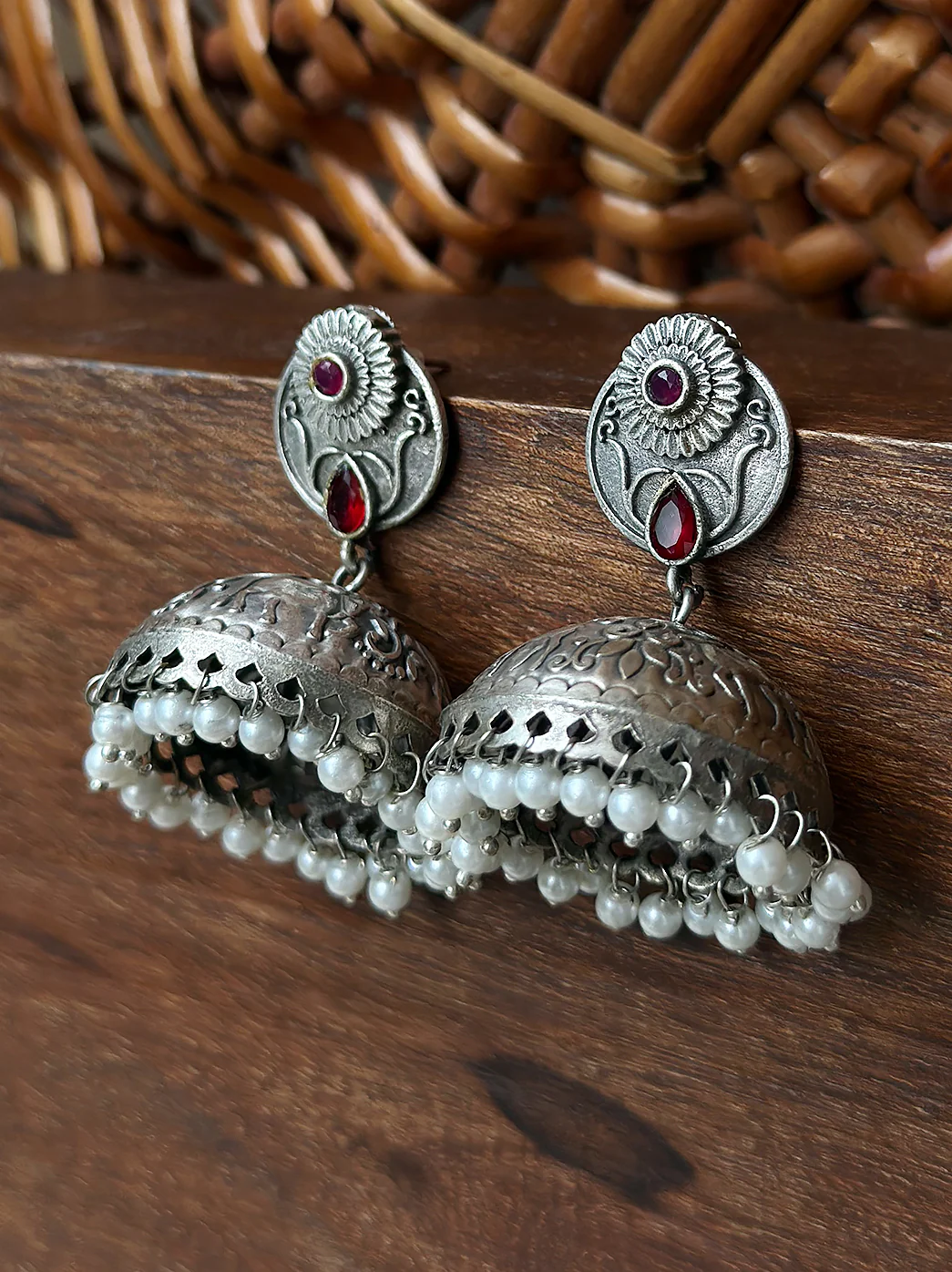 Oxidized Handcrafted Red Kundan Jhumka Earring with Pearl - Image 7