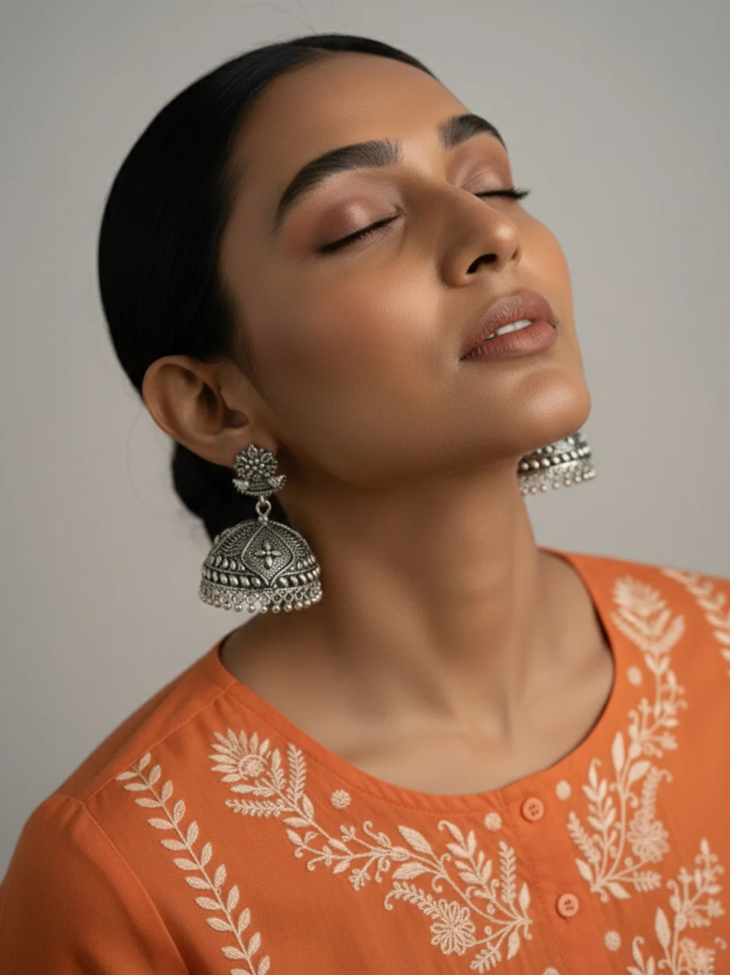 Oxidized Silver Jhumki Earring - Image 3