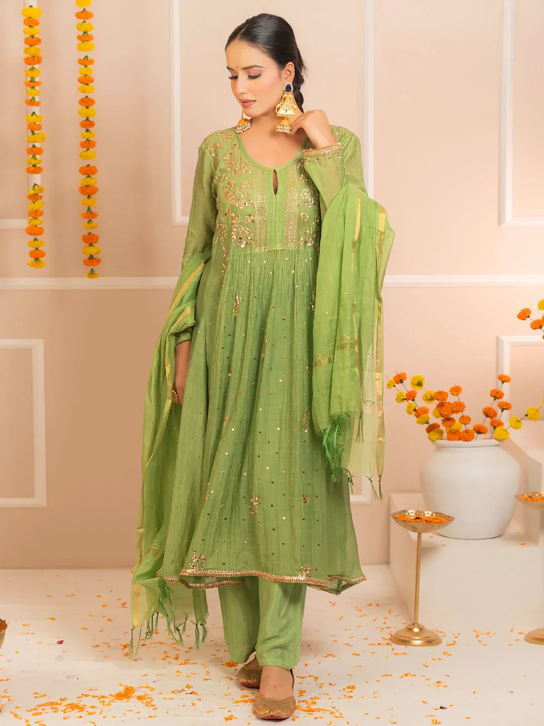 Rang-E-Tyohaar Mul Chanderi Chikankari Kurta Set - Green - Image 2