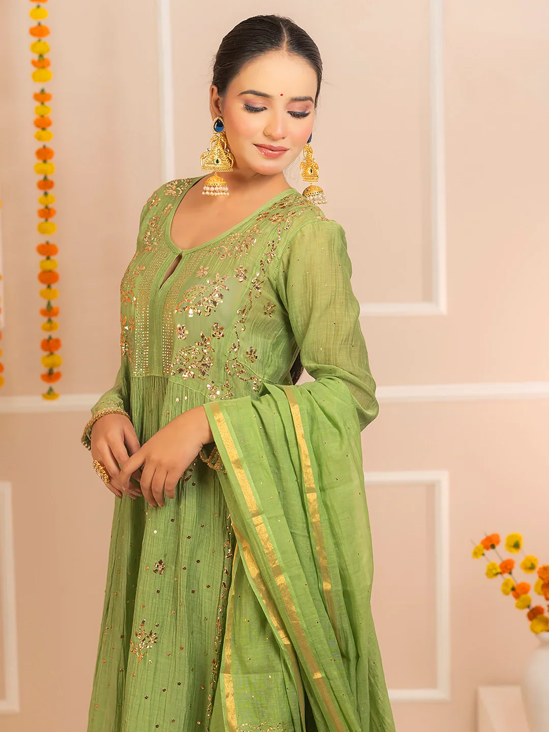 Rang-E-Tyohaar Mul Chanderi Chikankari Kurta Set - Green - Image 4