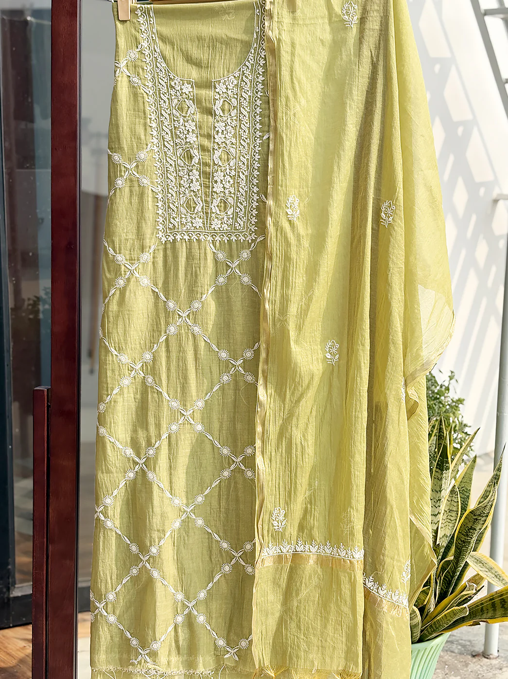 Sofiyana Mul Chanderi Un-stitched Chikankari Kurti Piece with Dupatta - Green - Image 4
