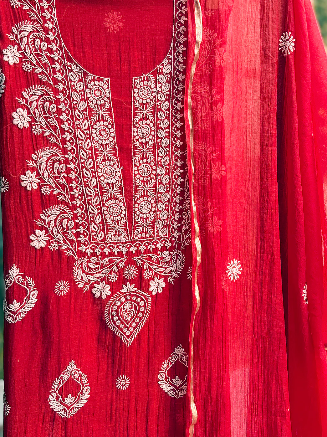 Sofiyana Mul Chanderi Un-stitched Chikankari Kurti Piece with Dupatta - Red - Image 4
